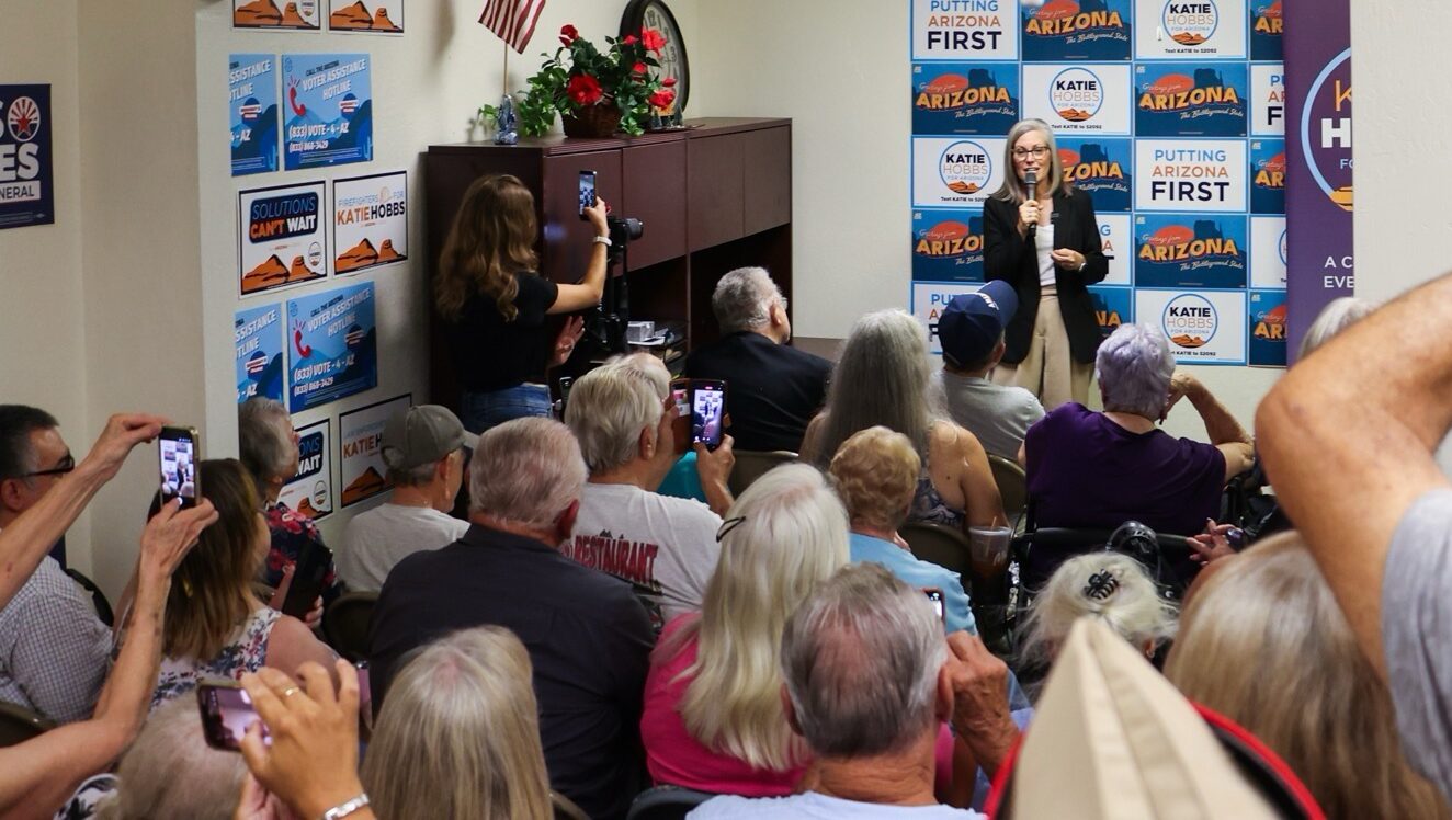 ROUNDUP: Katie Hobbs Meets With Kingman Small Business Owners and Rallies Supporters in Bullhead City - Katie Hobbs for Governor